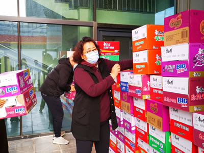 共同抗疫,温暖同行,董事长向七里河工商联捐赠物品 共同抗疫,温暖同行,董事长向七里河工商联捐赠物品